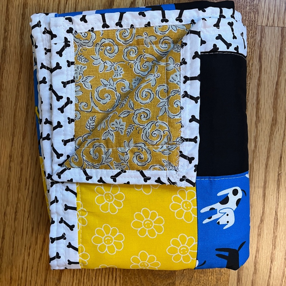 Host Pick! Dog quilt 🦴 hand crafted NEW